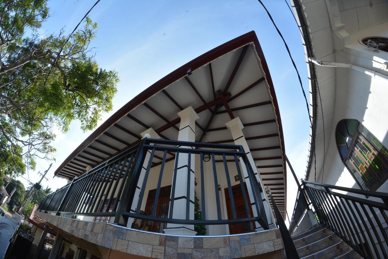 Reshani Guest House เนกอมโบ ภายนอก รูปภาพ